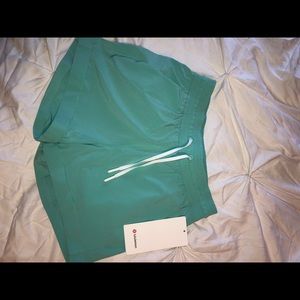 BRAND NEW Lululemon Spring Break Away Short